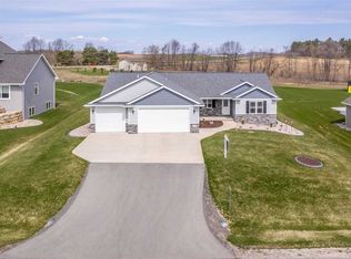 N1076 Quarry View Dr, Greenville, WI 54944