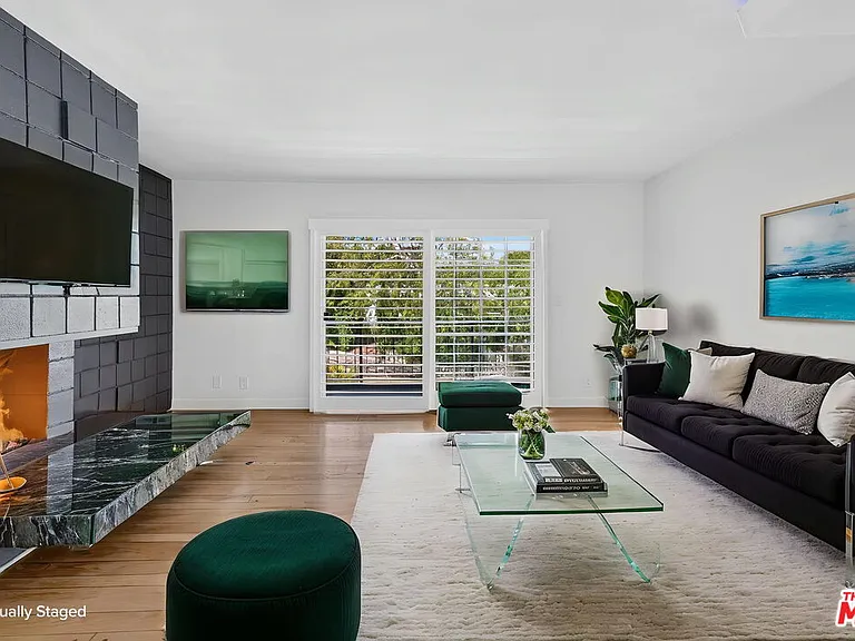 1301 N Flores St #4 — Photo 2