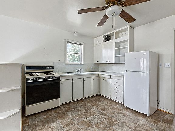 4th image of 512 W College St