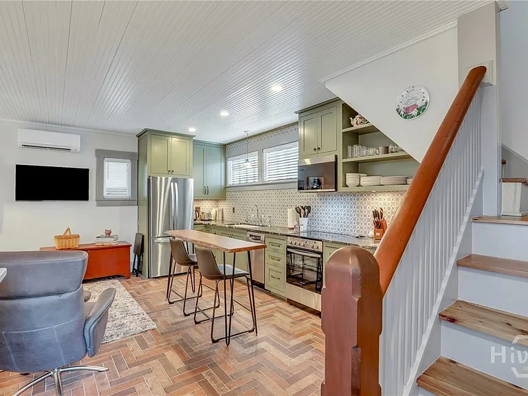 410 1/2 E Victory Dr #CARRIAGE HOUSE — Photo 4