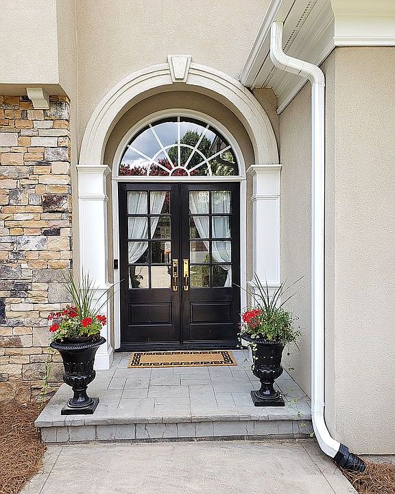 2nd image of 10405 Hadleigh Pl