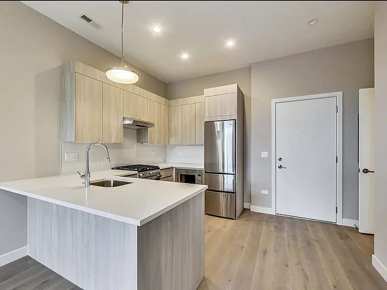 3757 N Sheffield Ave #390 — Photo 2