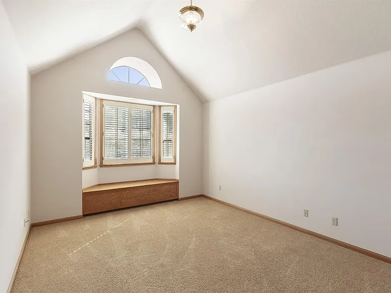 4300 Heritage Ln — Photo 21