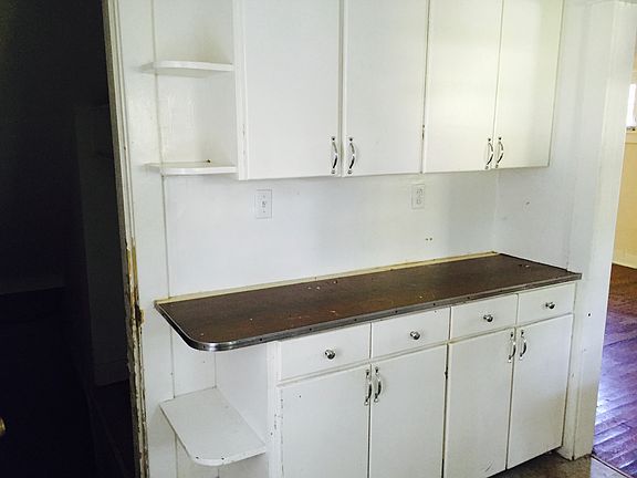 3rd image of 300 Knecht Dr