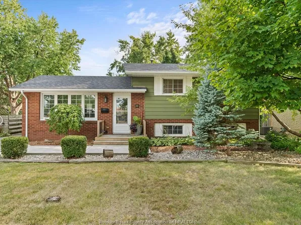 11 Riviera Dr, Amherstburg, ON N9V 3A5