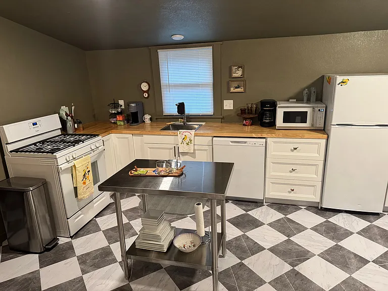 Fully Furnished Kitchen