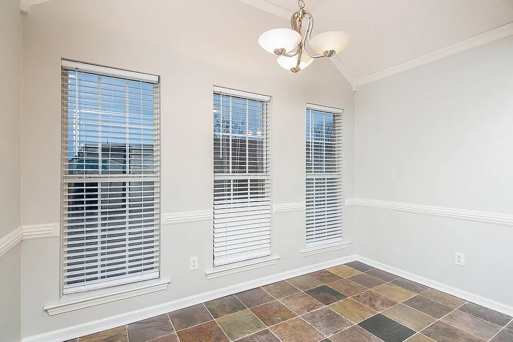 4 bed, 2.0 bath, 1831 sqft, $2,230 — Photo 4