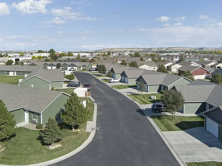 1469 Chanel Loop — Photo 2