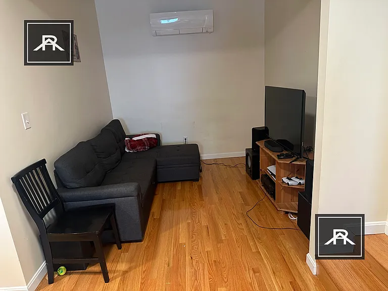 527 E 3rd St #2R — Photo 6