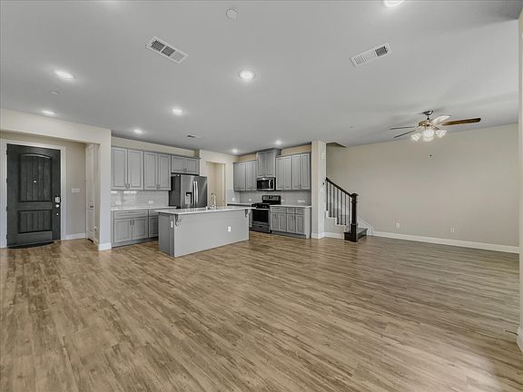 4th image of 4505 Titus Cir