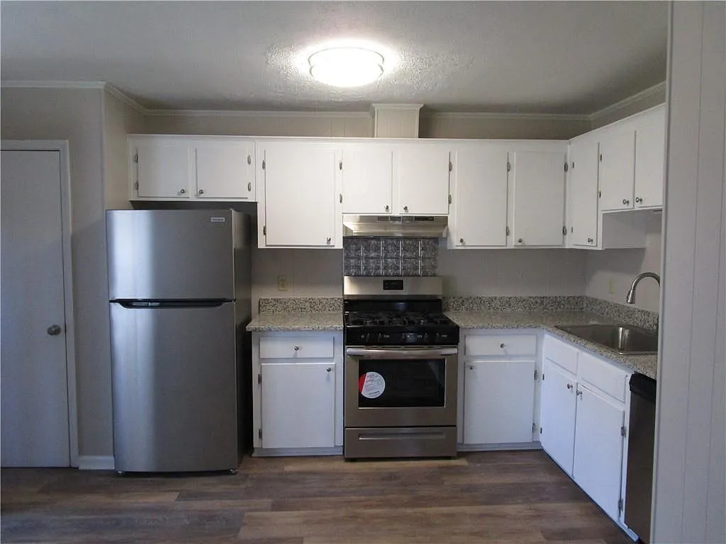Building Photo - 4441 Township Dr #B