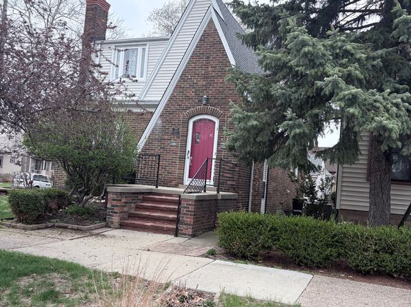 464 Superior Blvd