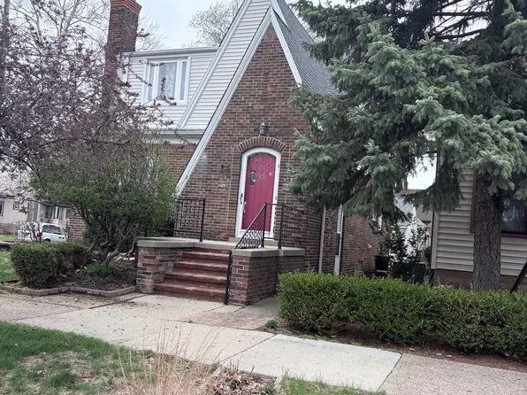 464 Superior Blvd, Wyandotte, MI 48192