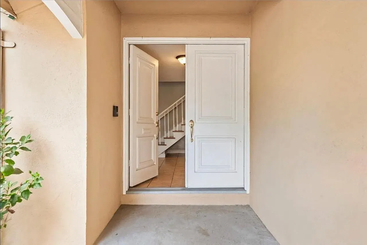 4 bed, 3.0 bath, 1800 sqft, $1,318 — Photo 2
