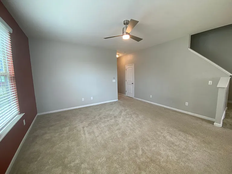 35 S Grey Abbey Dr — Photo 10