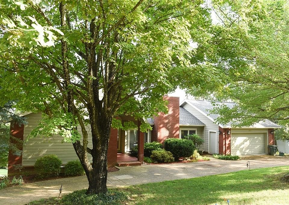 1st image of 667 N Cliffside Dr
