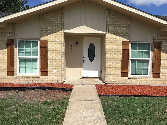 2nd image of 1801 White Oak Dr