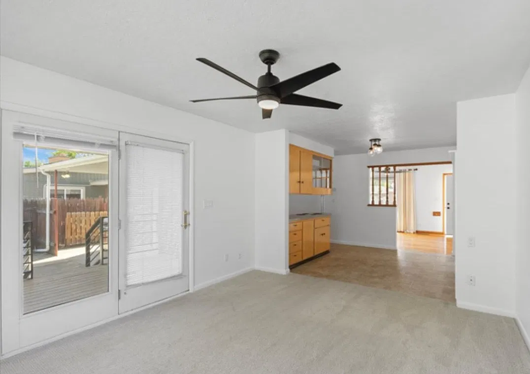 376 Lauralin Dr — Photo 3