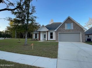 6860 Rolling Green Dr, Pass Christian, MS 39571