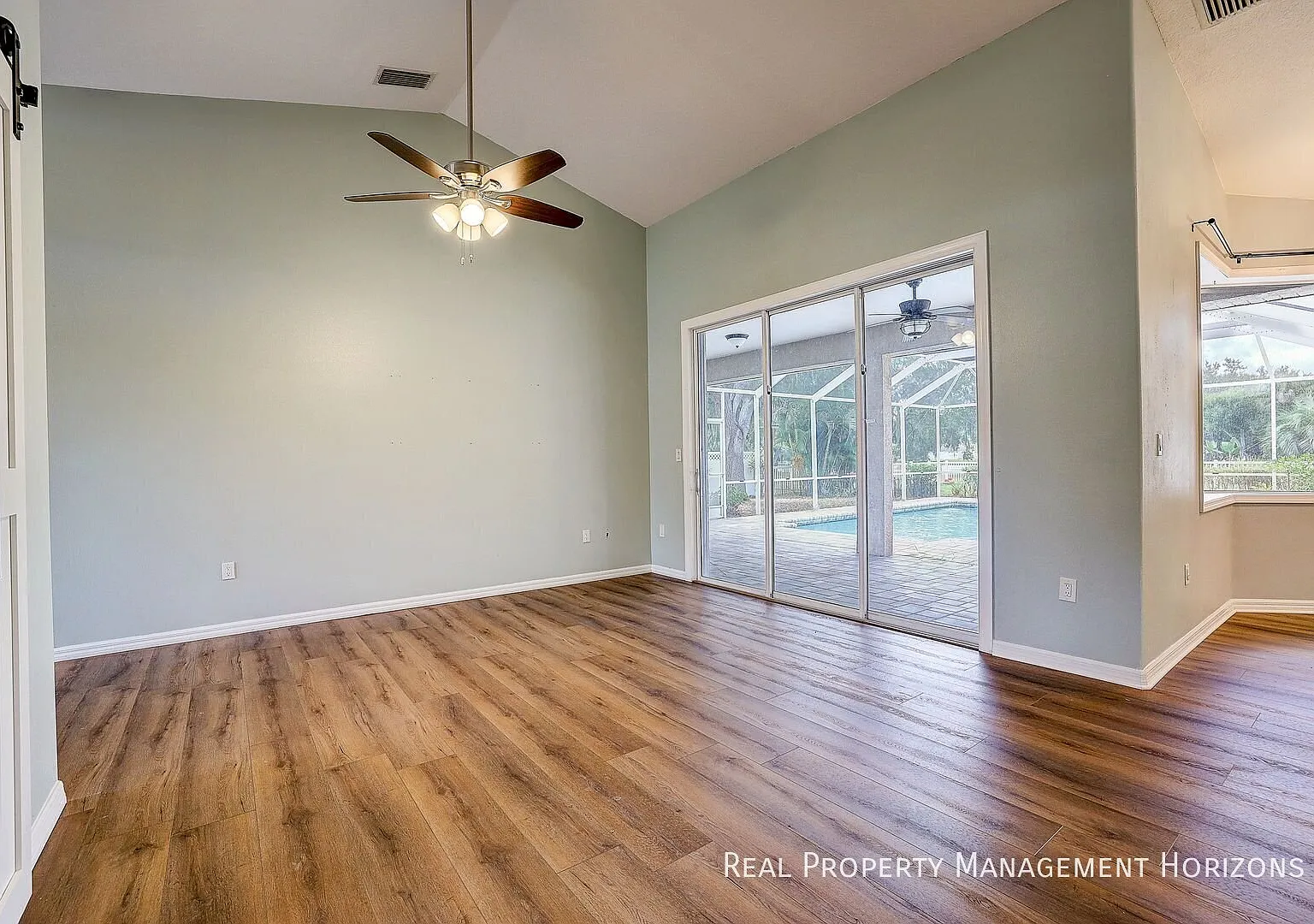 Spacious 5-Bedroom Home With Private Pool & Serene Lake Views Country Creek, Bradento — Photo 4