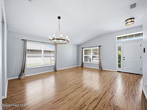 3rd image of 4530 Decatur Cir