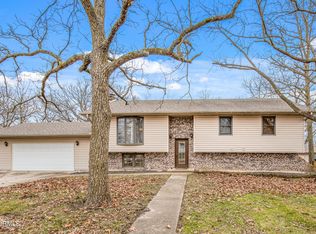 15 Colonial Rd, Eldon, MO 65026