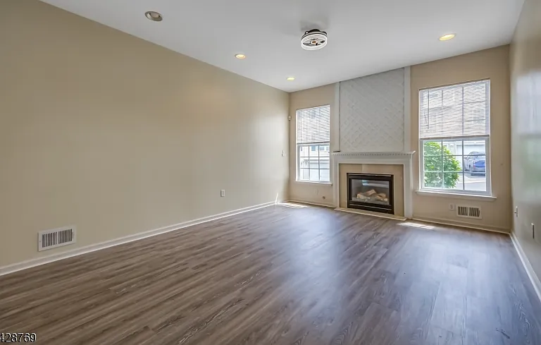 60 Brock Ln — Photo 6