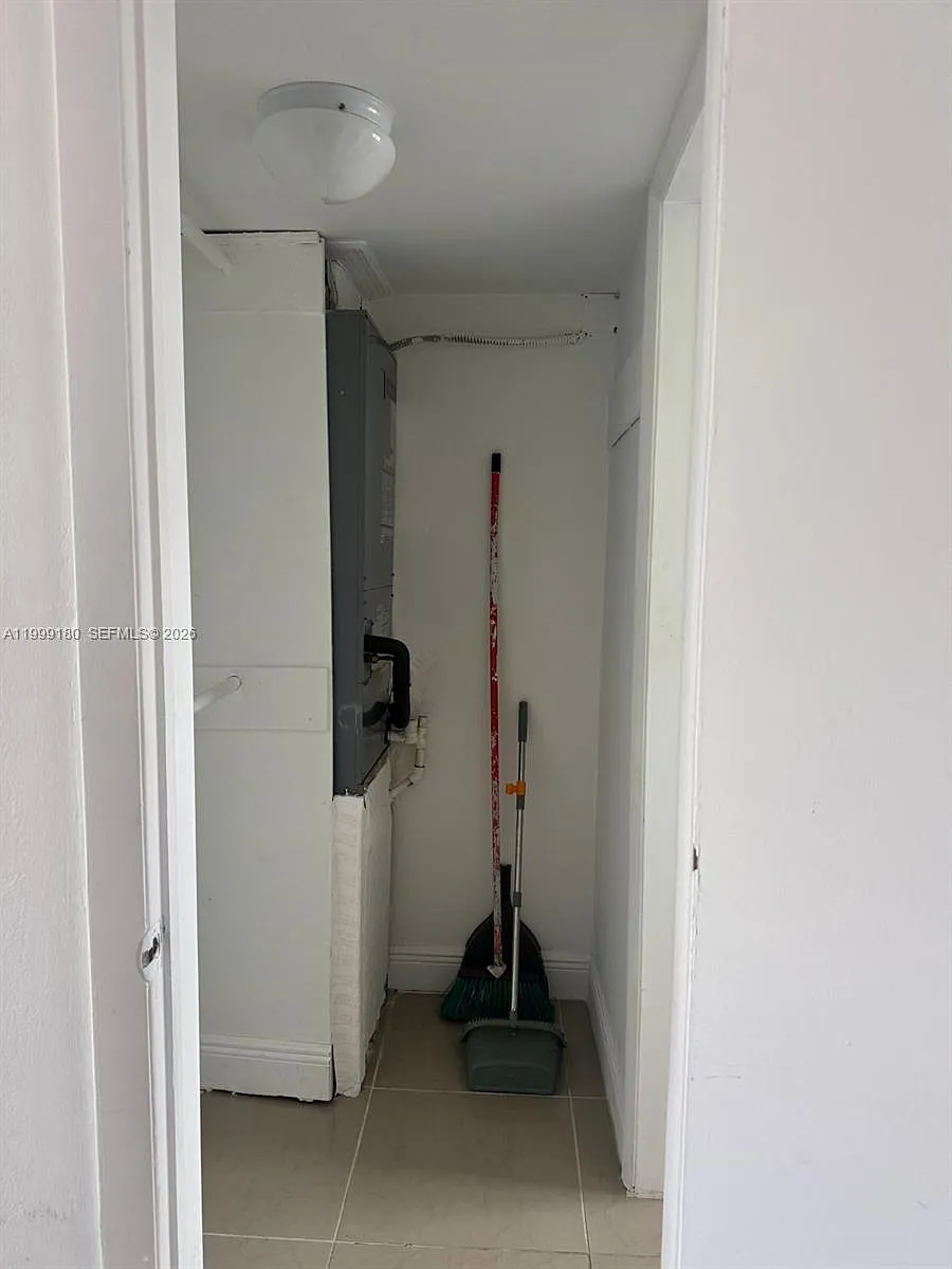 Building Photo - 660 NE 88th Ter #8