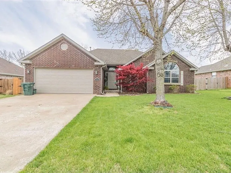 2949 N Bluegrass Pl — Photo 1