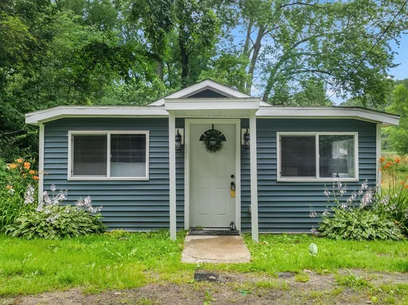 7323 E Pansy Ln, New Carlisle, IN 46552