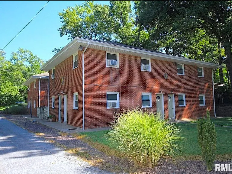 1001 W Walnut St #A — Photo 8