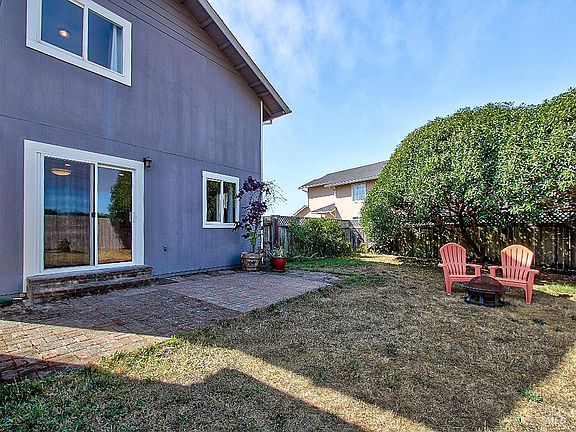 5th image of 972 Stewart Street