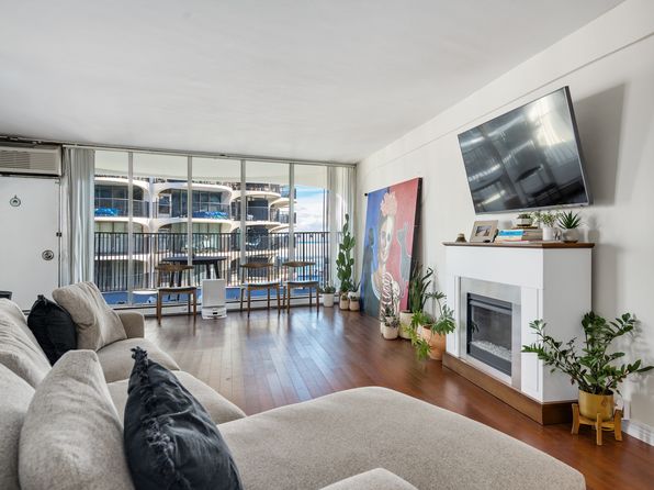 300 N State St APT 5705, Chicago, IL 60654
