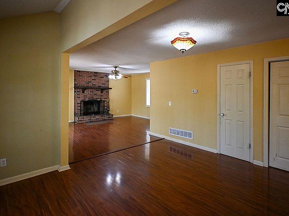 5th image of 1118 Flora Dr