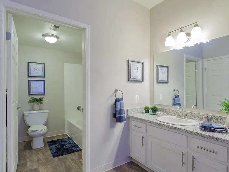 EASTLAND HILLS APARTMENTS — Photo 11