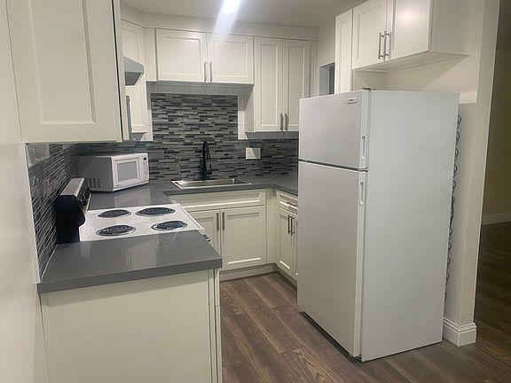 3rd image of 205 Muir Rd APT A