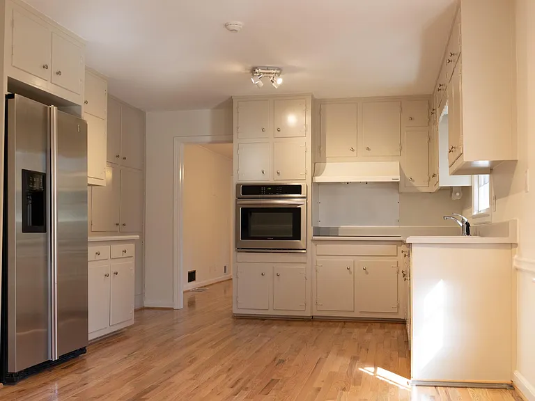 6915 Heathfield Dr — Photo 14