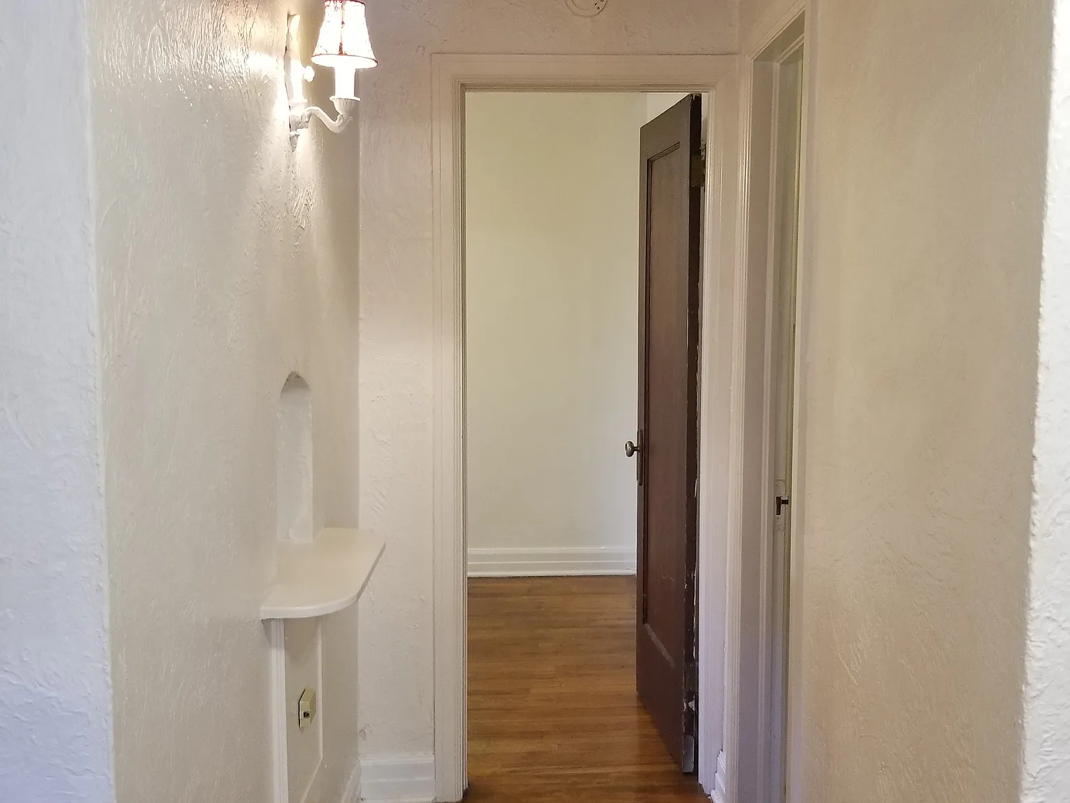 Spacious One Bedroom Corner Unit for Rent with Hardwood Floors and Free High Speed Wifi! — Photo 3