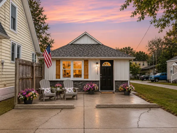 215 W Main St, Kirkland, IL 60146