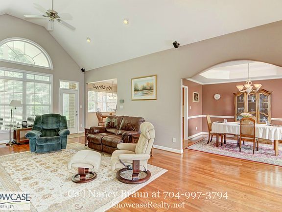 5th image of 166 Canopy Oak Ln