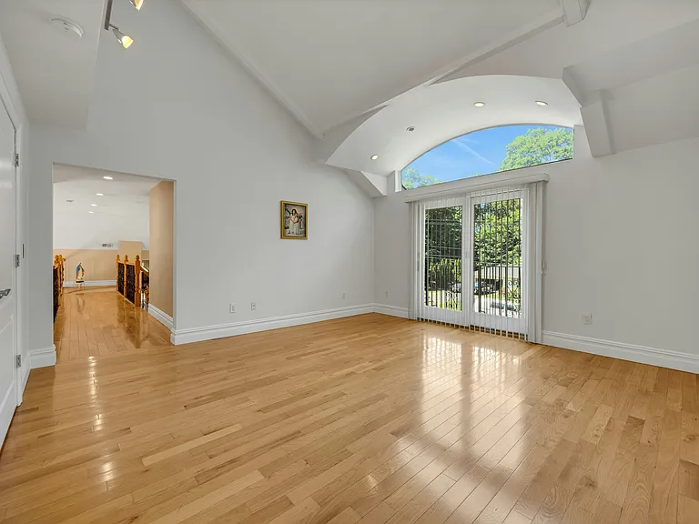 252 Mabel Pl — Photo 33