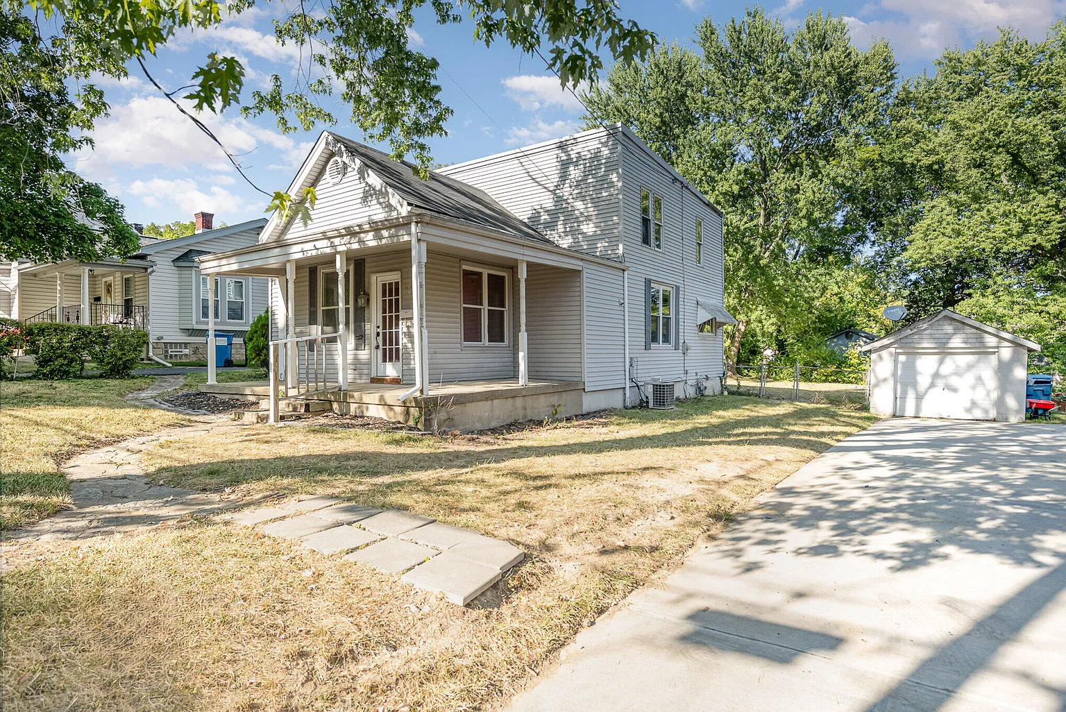 142 Center St photo 1