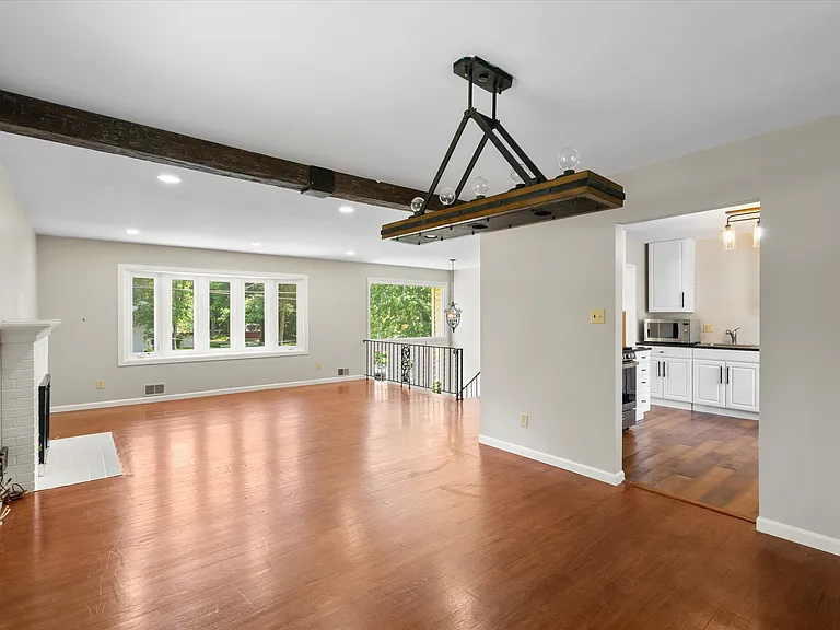 15100 Carlbern Dr — Photo 3