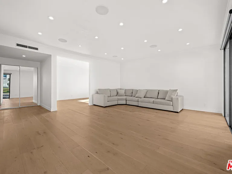 106 N Croft Ave #301 — Photo 5