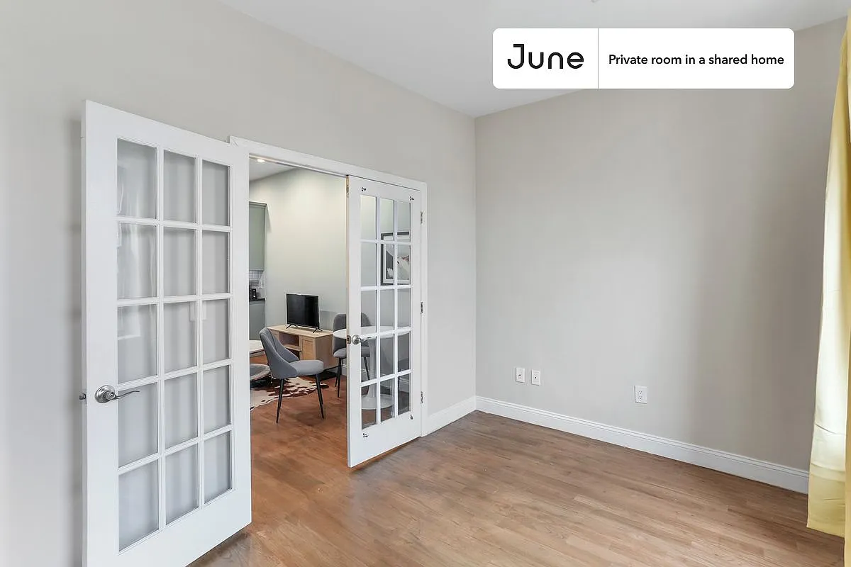 Full bedroom in 4 bed/1 bath home in Crown Heights #960 A — Photo 3