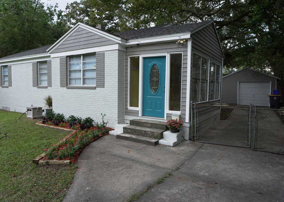 2nd image of 3342 Claremont Rd
