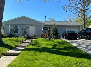 71 Wren Rd, Carpentersville, IL 60110