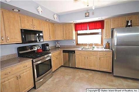 3rd image of 564 Lamoka Ave
