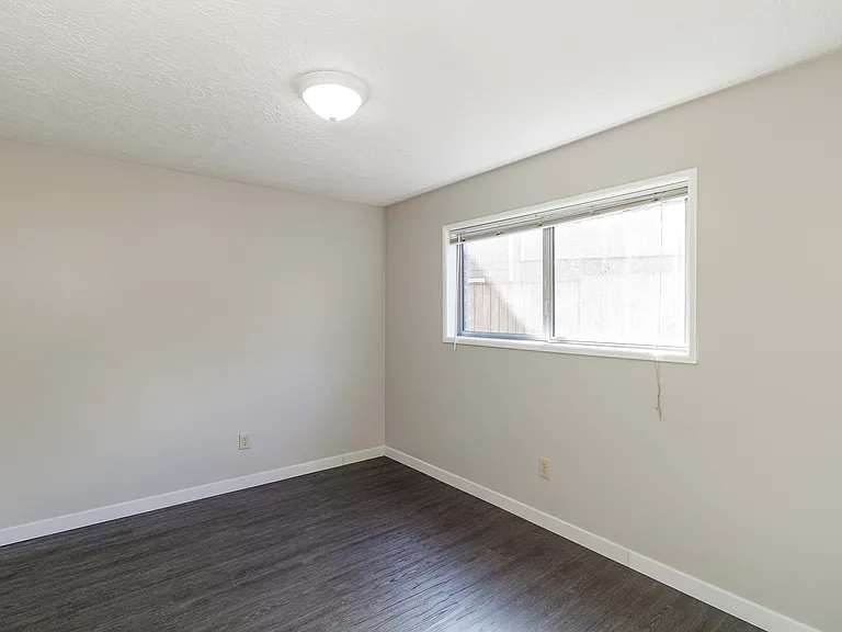 1412 E 1st Ave — Photo 12