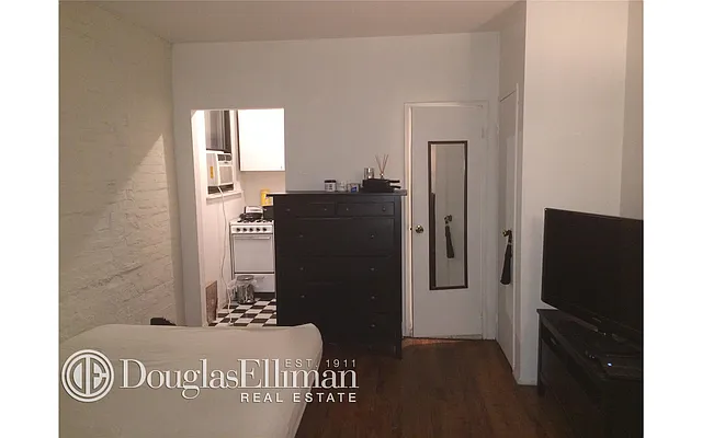 Rented by Douglas Elliman | media 17